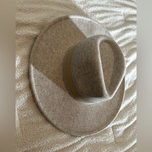 Lucca Panama hat. NWT wheat colored.